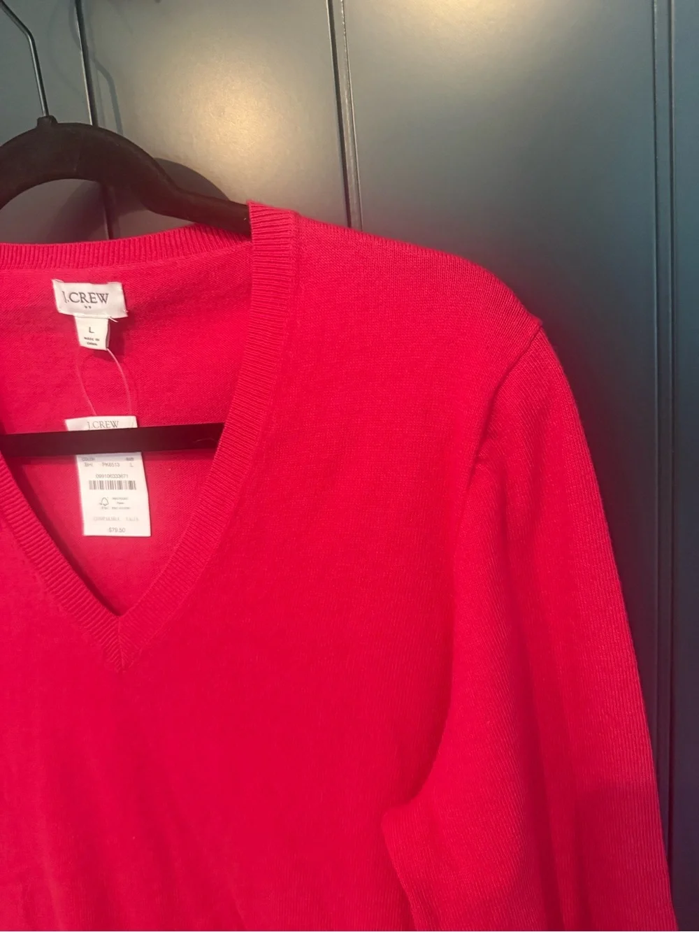 🌺 NEW J.CREW V-Neck Sweater in Bright Hot Pink - Picture 3 of 12